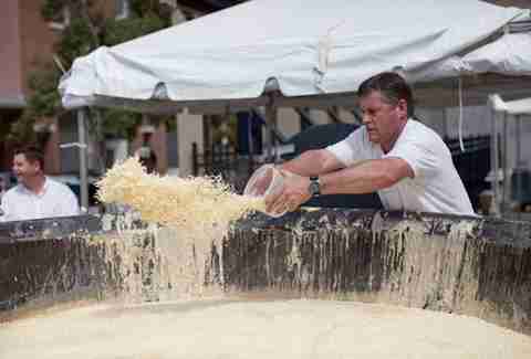 World's Largest Mac & Cheese