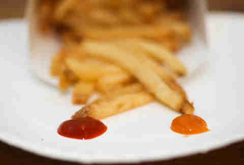 French fries with sriracha and yellowbird