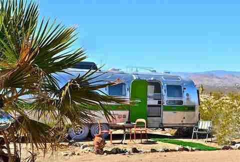 Trailer, Kate's Lazy Desert