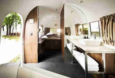 Interior hotel daniel trailer