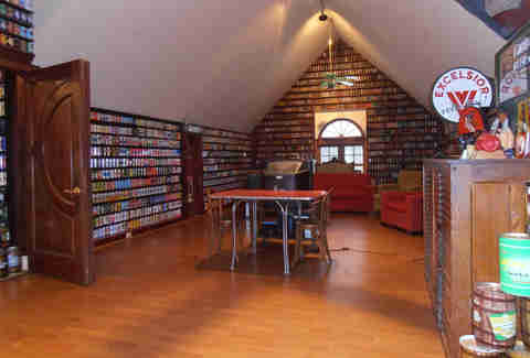 Brewhouse Mountain Eco-Inn Upstairs Common Room