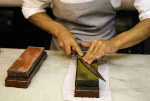 sharpening knife
