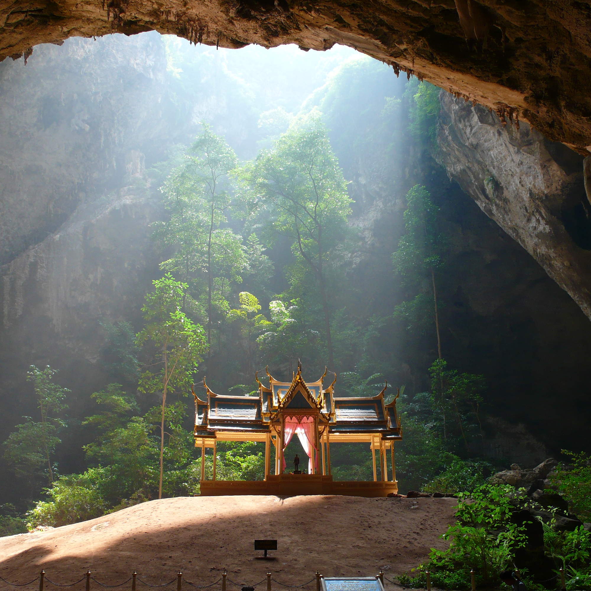 Buddhist Temples - 5 Incredible Buddhist Cave Temples