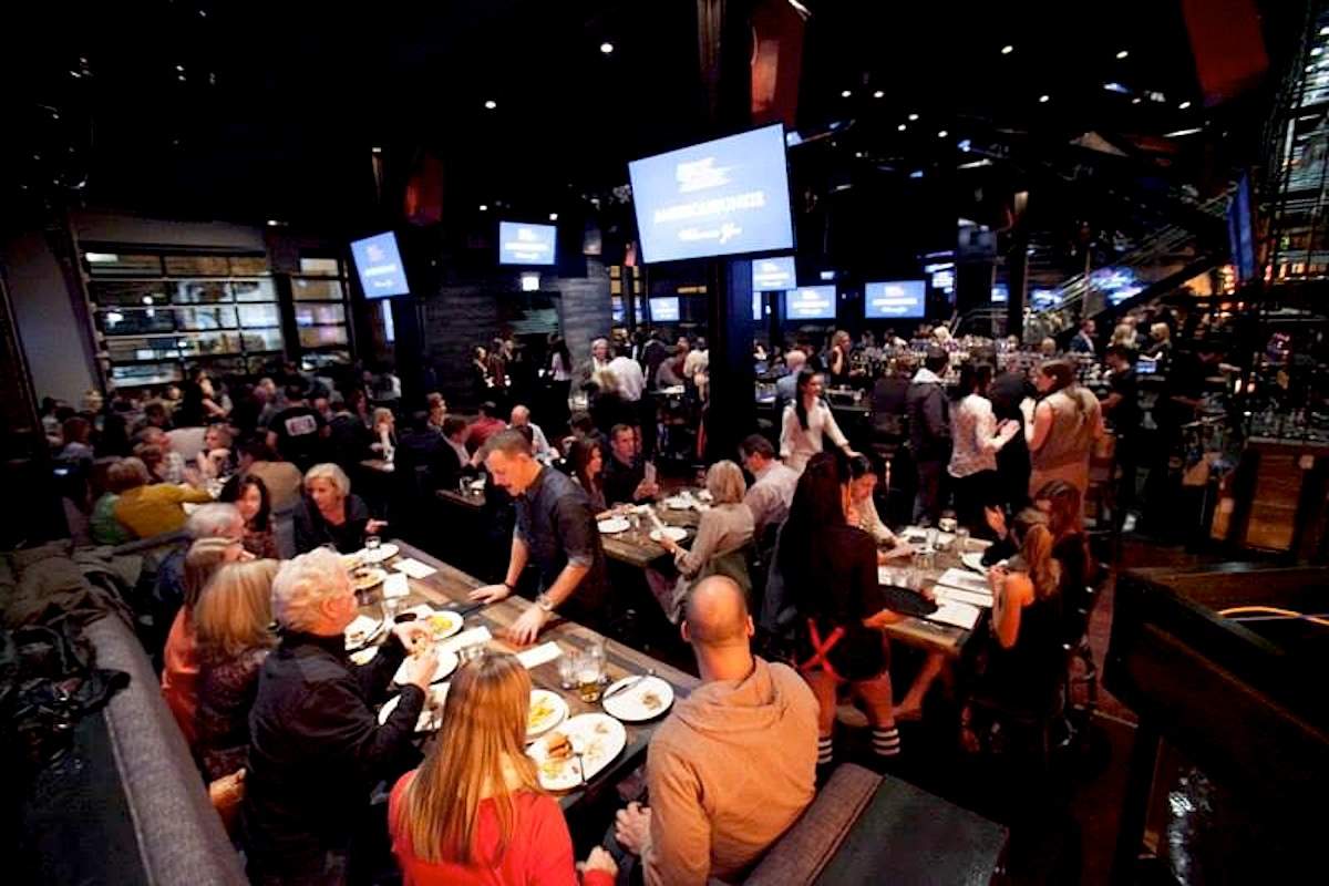 Best Sports Bars in Chicago Watch all of college basketball's March