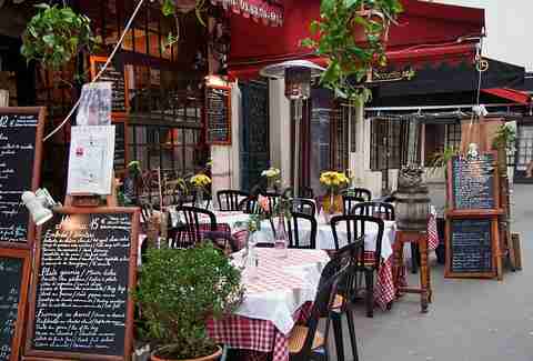 Paris restaurant exterior