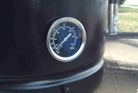 temperature gauge on smoker