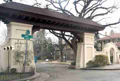 Country Club Neighborhood Guide DEN
