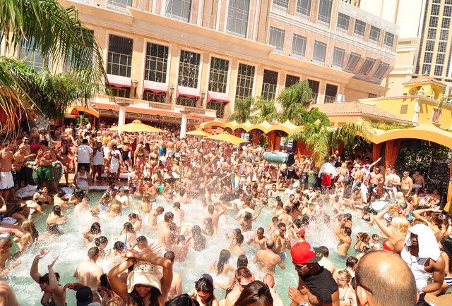 Las Vegas Daylife Pool Parties 2015 Vegas Pool Season 