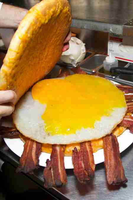 topping ostrich egg sandwich