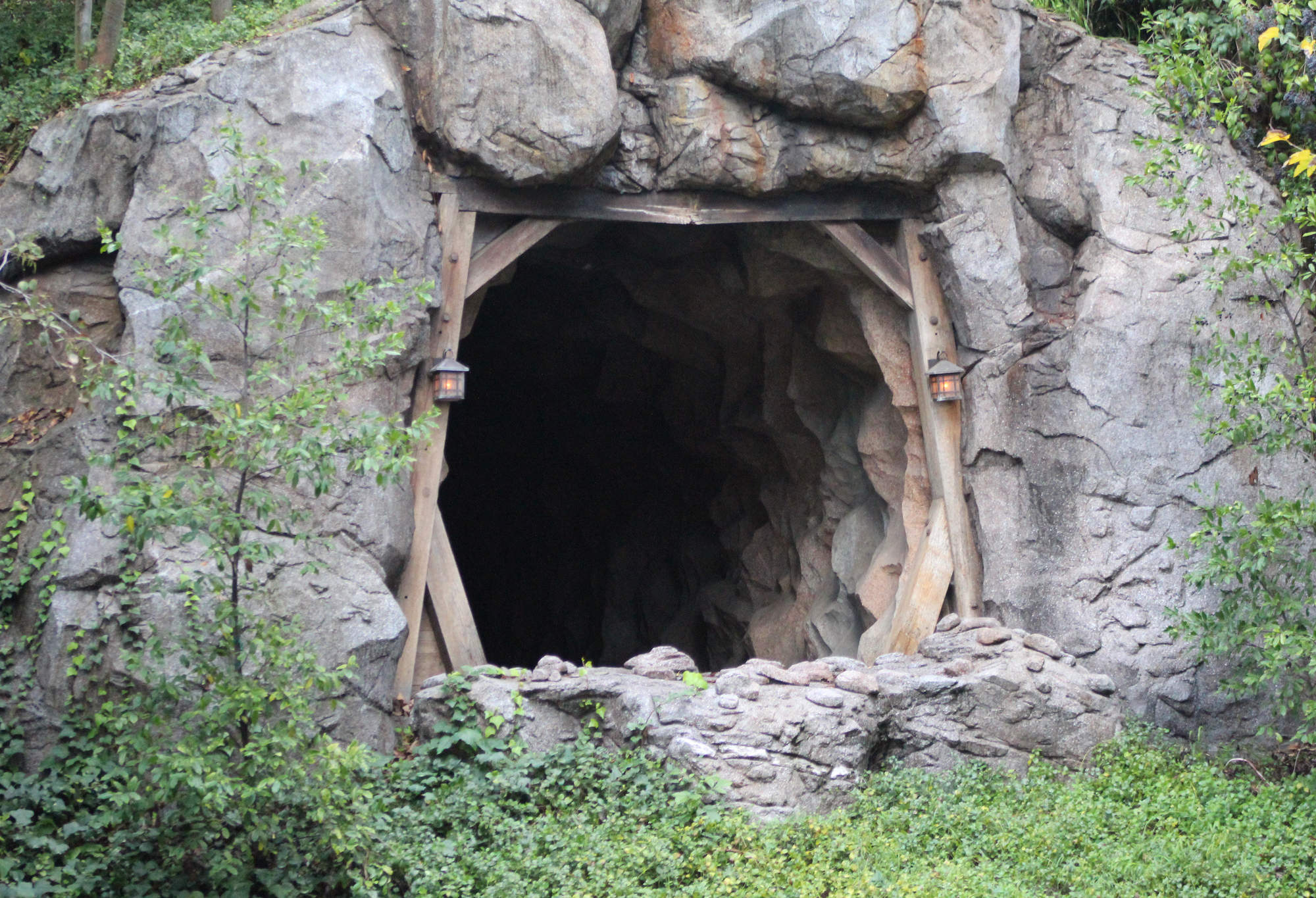 Disneyland Anaheim Hidden Secrets - Club 33 Mine Shafts And More