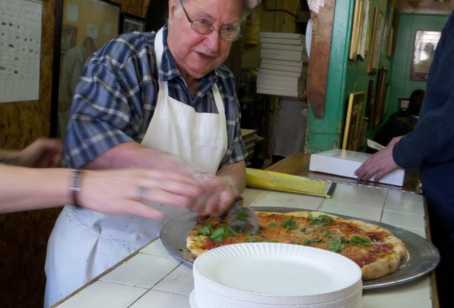 The 7 Best Pizza Places in NYC, According to Pizza Experts