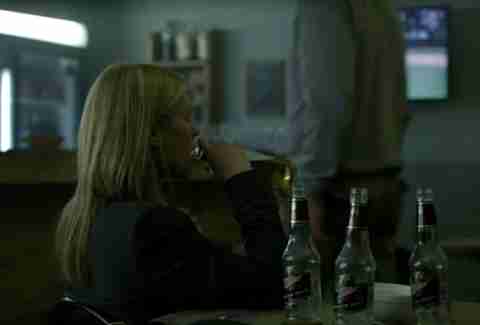 Carrie drinking on Homeland season 4, episode 1