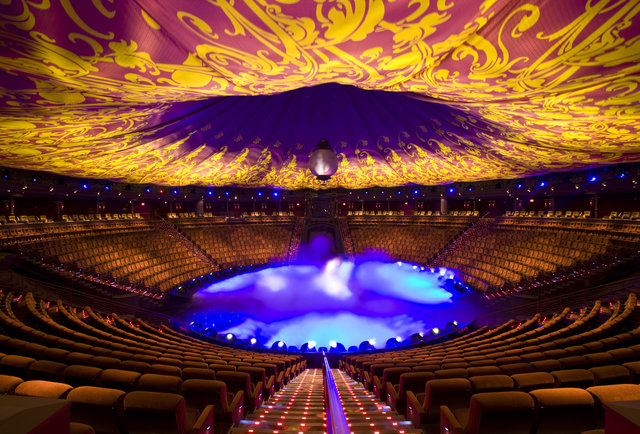 are there shows open in las vegas right now