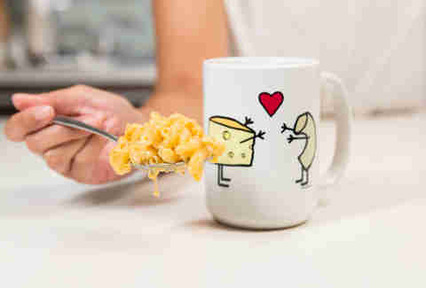 Micorwave macaroni and cheese in a mug — Thrillist Recipes