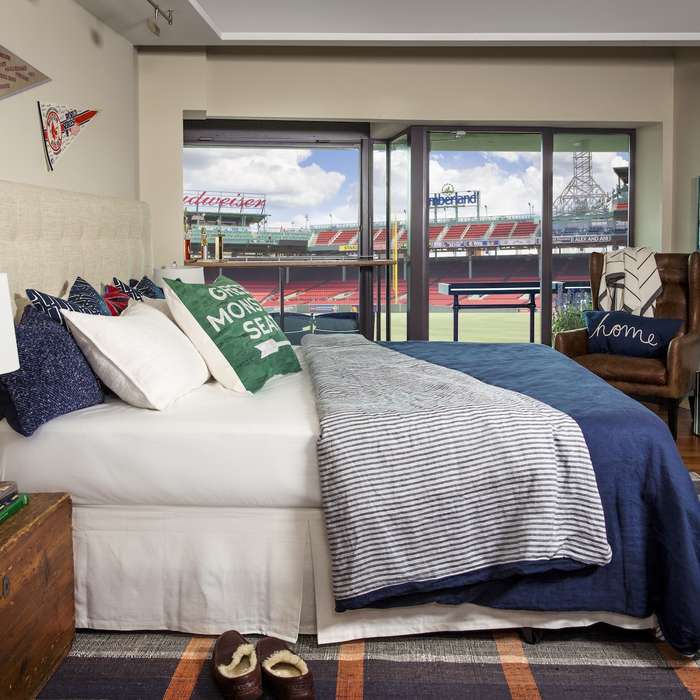 Showcase Superlux Movie theater complete with inseat dining, bar