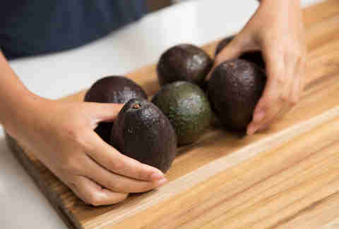 How to pick avocados
