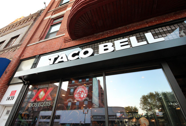 Americas First Taco Bell Serving Alcohol Opens In Chicago