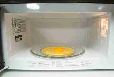 Sunny side up egg in the microwave