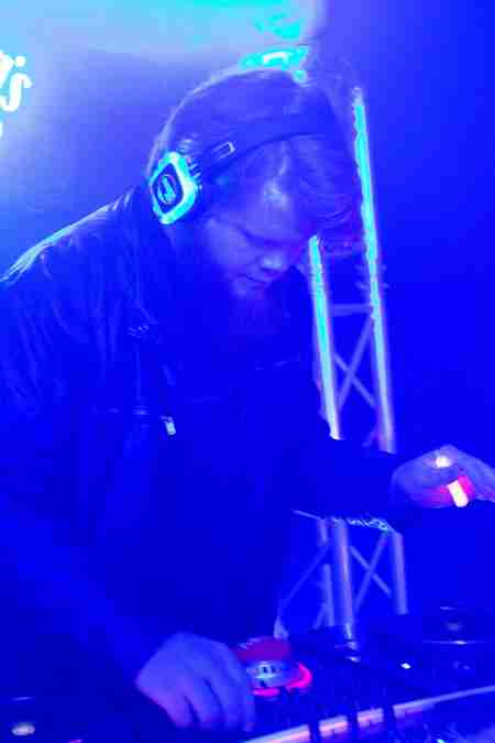 DJ Rave