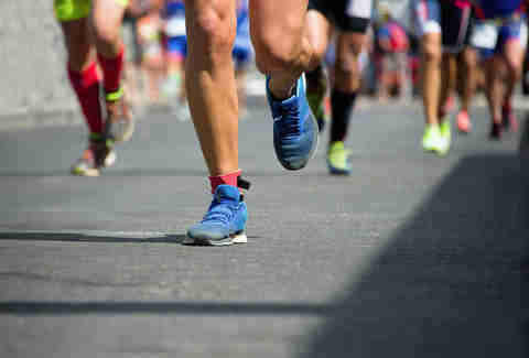 people running a marathon