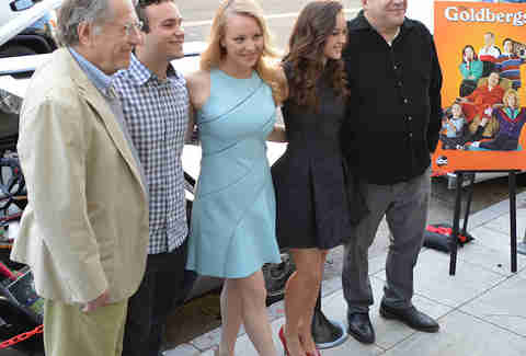Wendi McLendon-Covey standing with cast