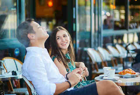couple on a date smoking