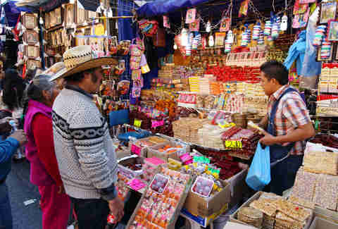 street market near Plaza de las Americas