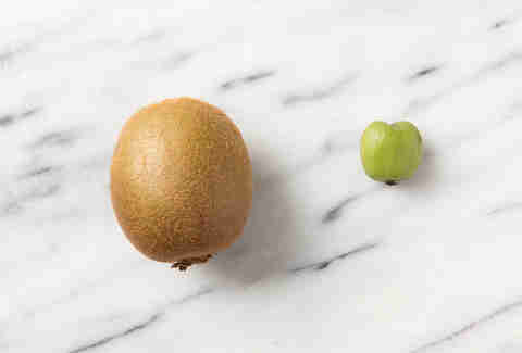 kiwiberry next to kiwi