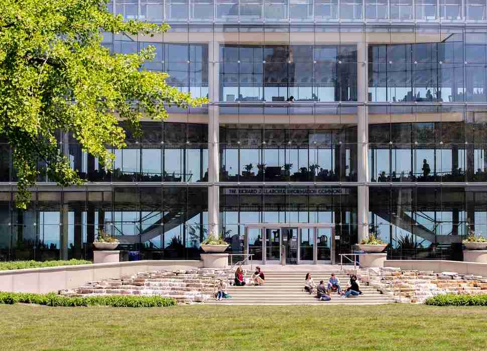 Klarchek Information Commons Loyola Chicago