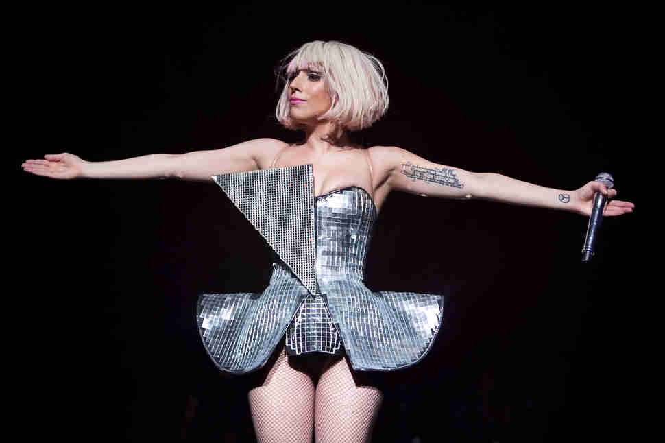 lady gaga penis rumo
