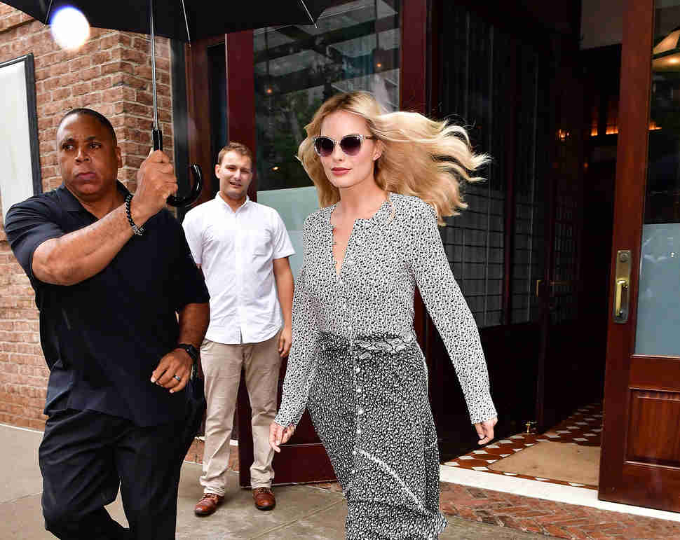 margot robbie is actually in her thirties