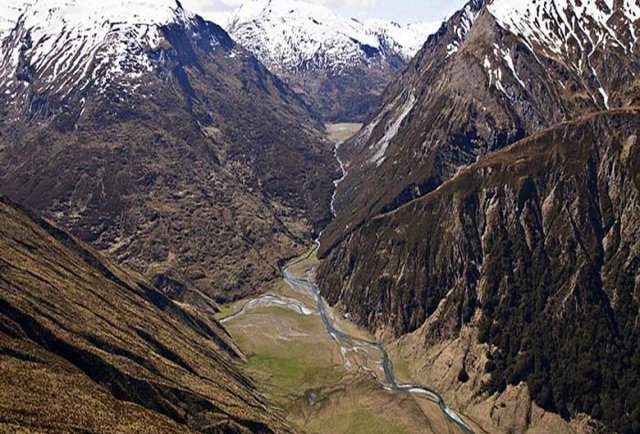Minaret Station