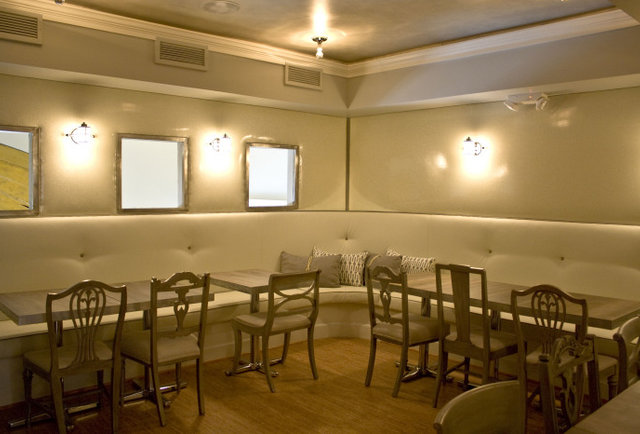 Hank's Bar And Lounge