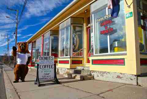 Twin Peaks Coffee & Donuts