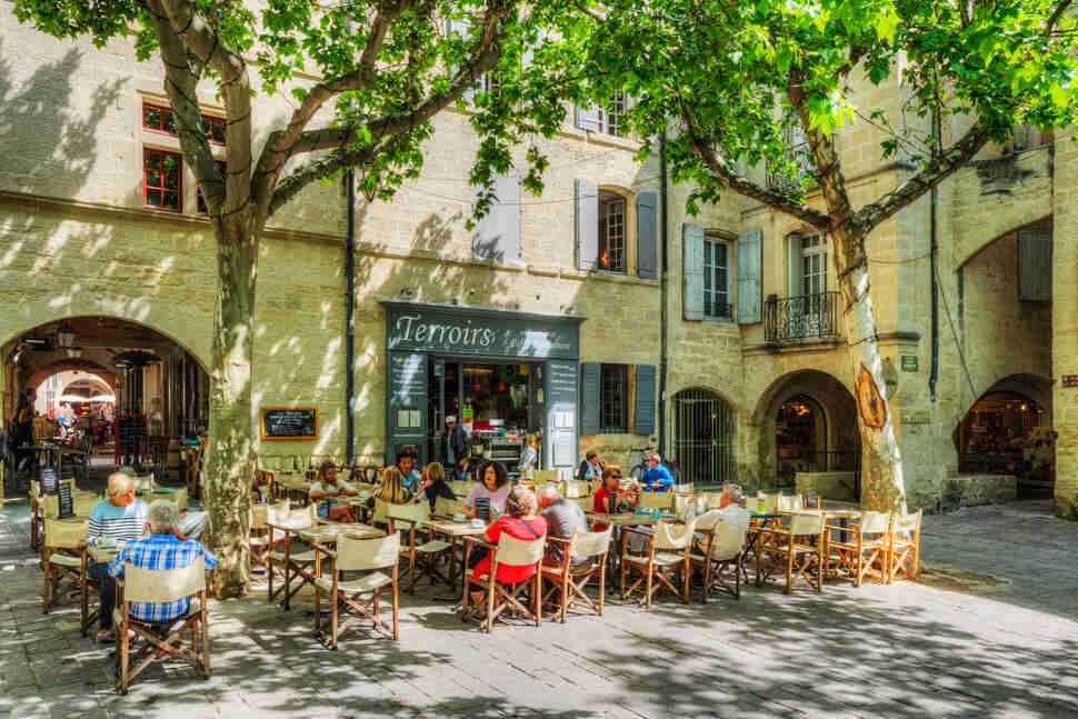 Uzes
