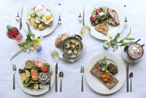 Le Petit Triangle Cafe