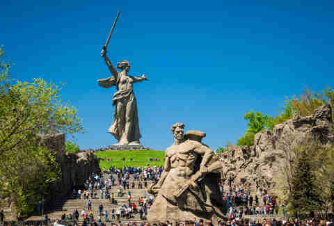 statues