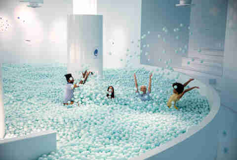 color factory monochrome ball pit