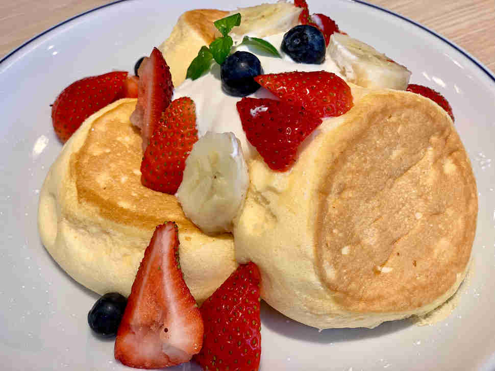 fluffy japanese pancake with berries and fruit