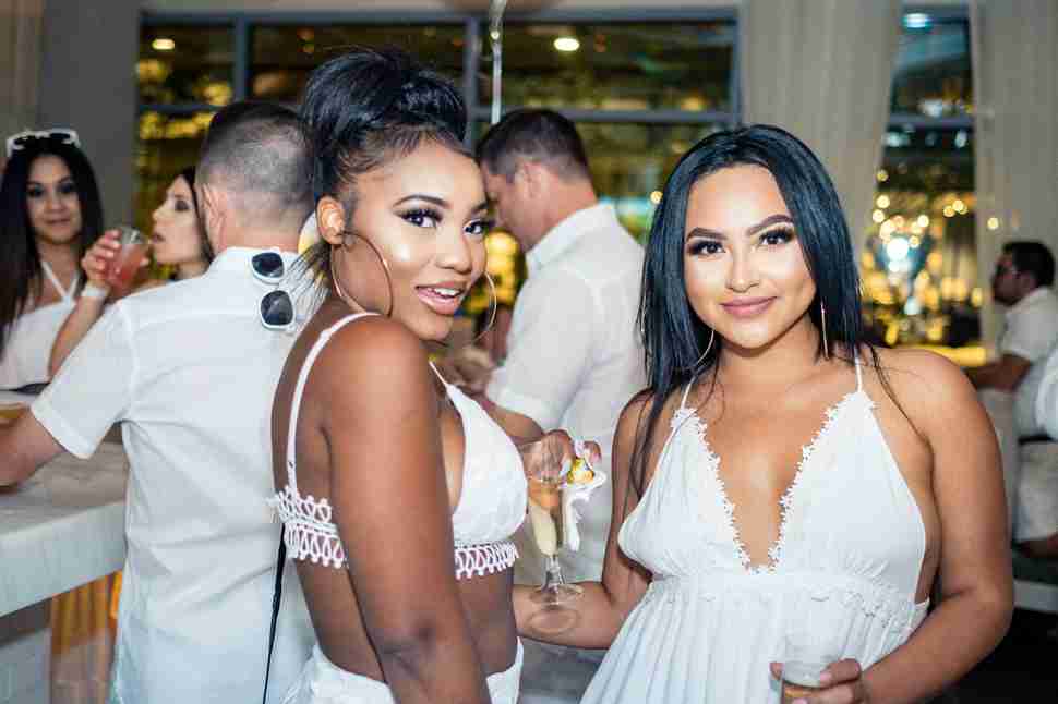 Andiron Steak & Sea white party