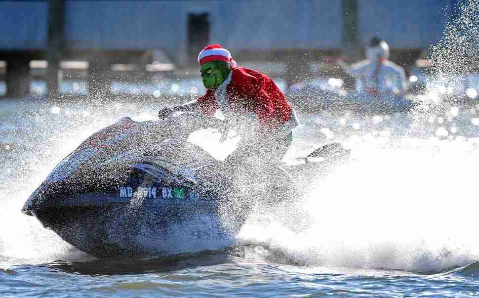 Waterskiing Santa