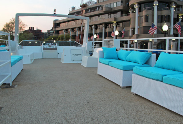 Boomerang Party Yacht 