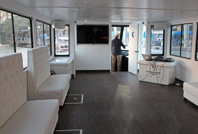 Boomerang Party Yacht 