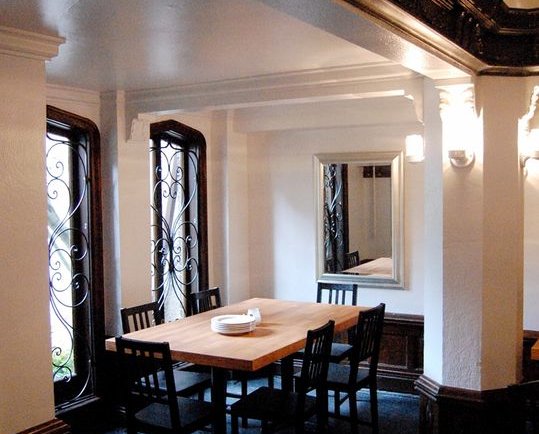 Elegant Space, Elegantly Simple Za