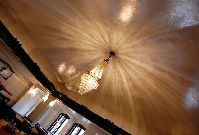 Elegant Space, Elegantly Simple Za