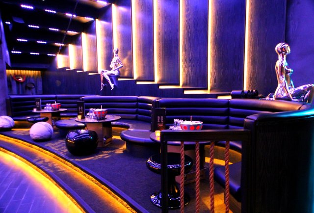 The LA club nestles itself into the American Airlines Arena