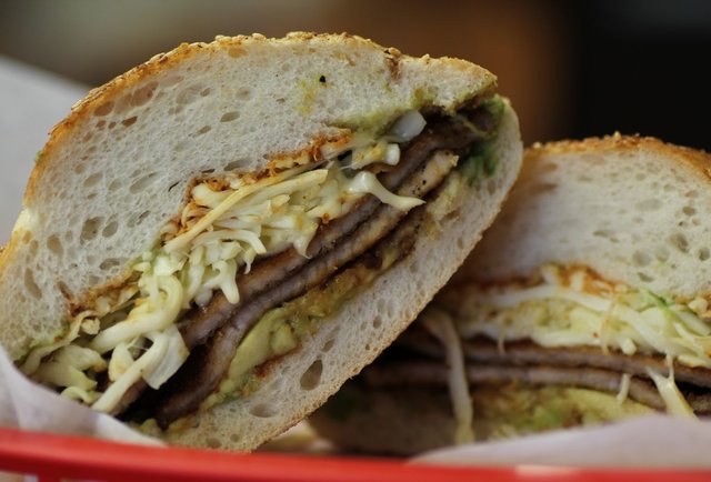23) Cemitas