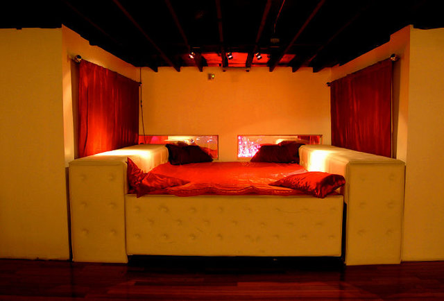 Sahri Lounge Table Dance Club