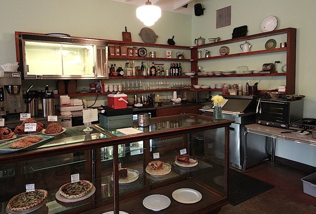 Lauretta Jean's