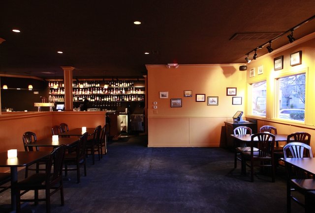 Rae's Lakeview Lounge